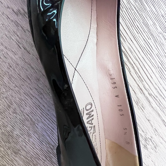 FERRAGAMO Varina Patent Leather Ballet Flats size 5.5 - Picture 3 of 5